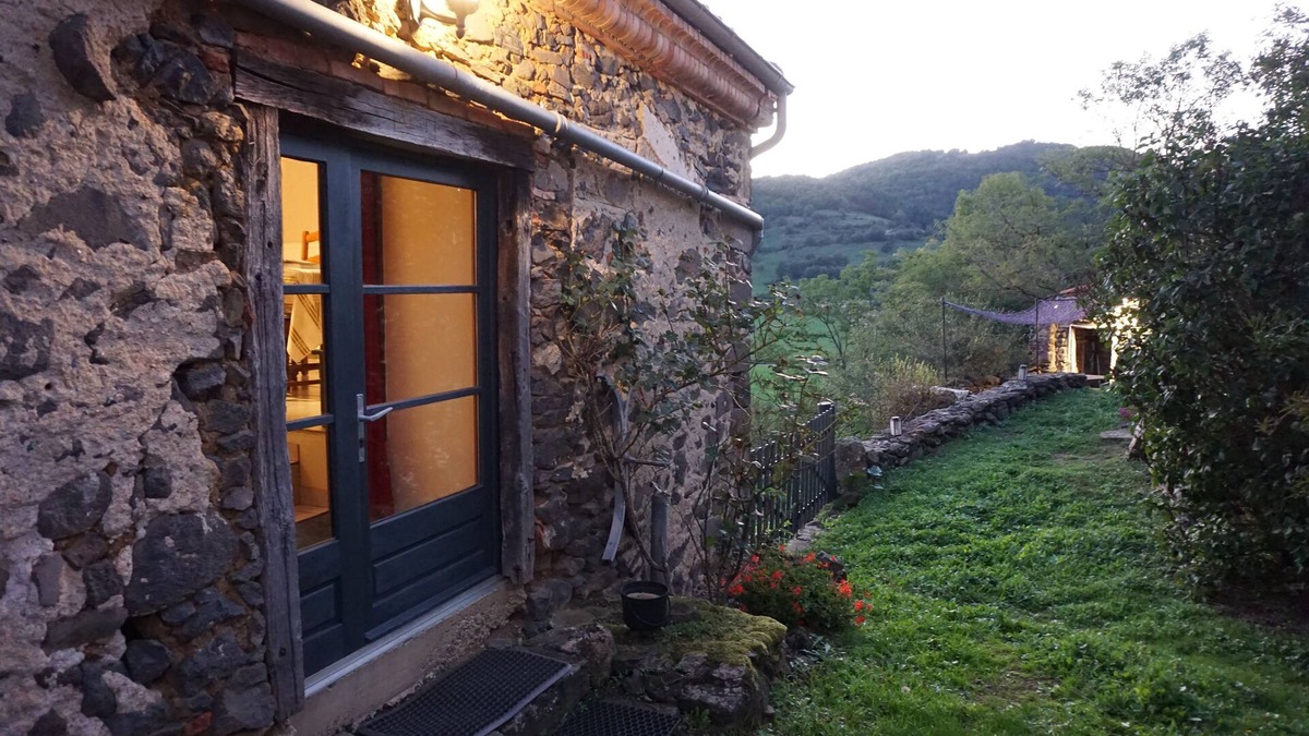 Saint-Ilpize Cottage | Holiday cottage. Vacation rental. Capacity 6 people. Rated 4*