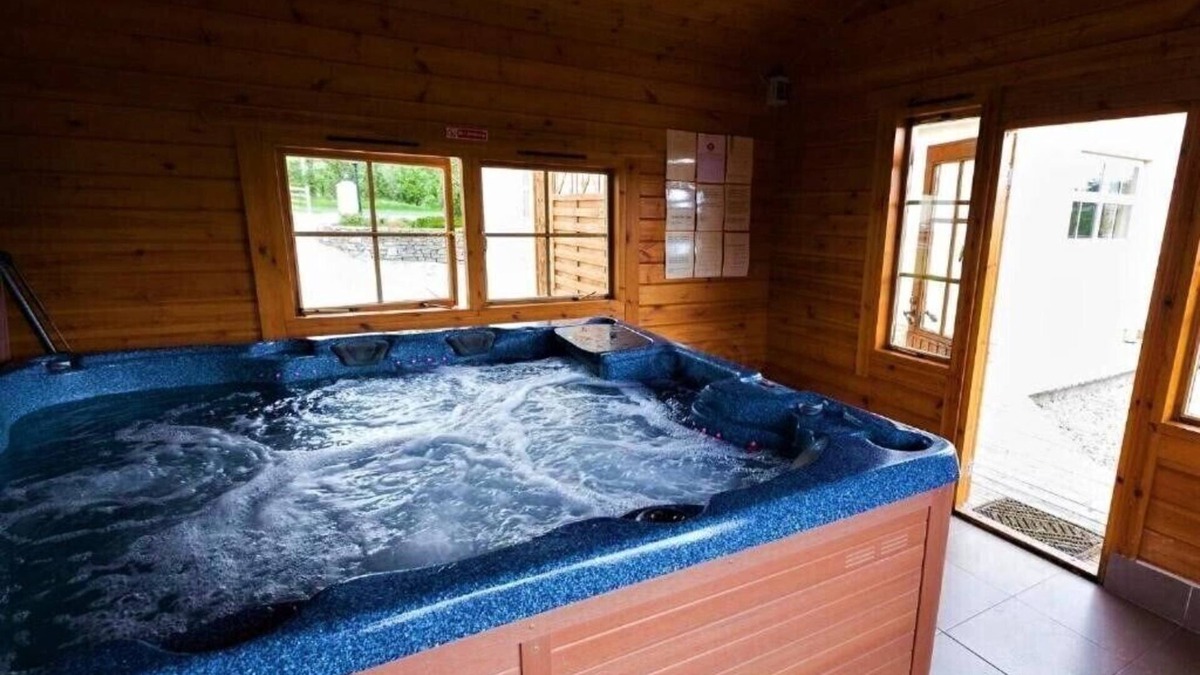 Milford Cottage | Holiday Cottage With Hot-Tub