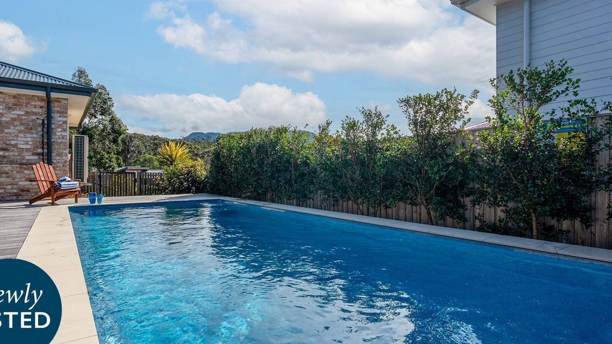Berry House | Holiday Crescent – Spacious, stylish retreat with pool, perfect