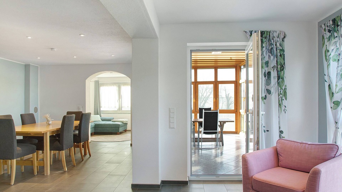 Bad Griesbach im Rottal Apartment | Holiday Apartment "Pur Wohnen - West" with Shared Garden, Balcony & Wi-Fi
