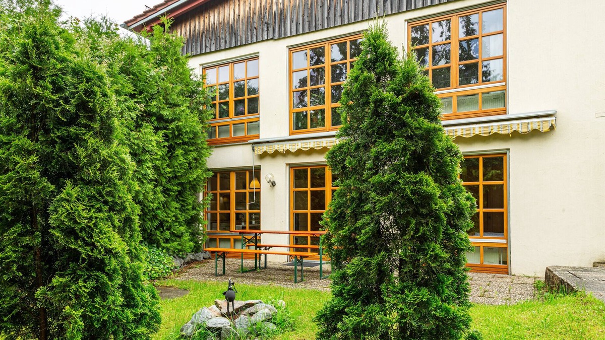 Vilshofen Apartment | Holiday Apartment 'Schatzlmayr' with Terrace & Wi-Fi