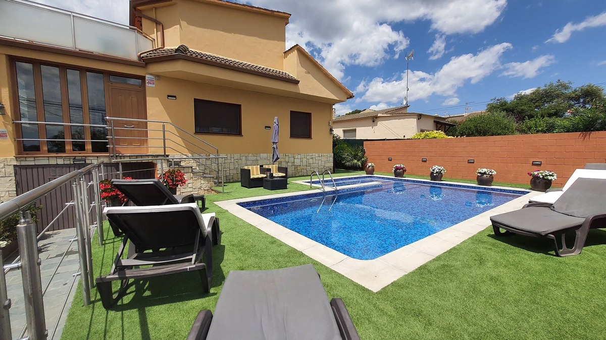 La Torre de Claramunt Cottage | Holiday home (rental entire) Raco de Lis for 8 people