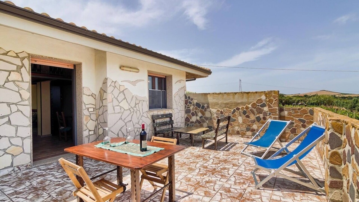 Gonnesa Apartment | Holiday feeling in a quiet area apartment on olive grove with Wi-Fi!