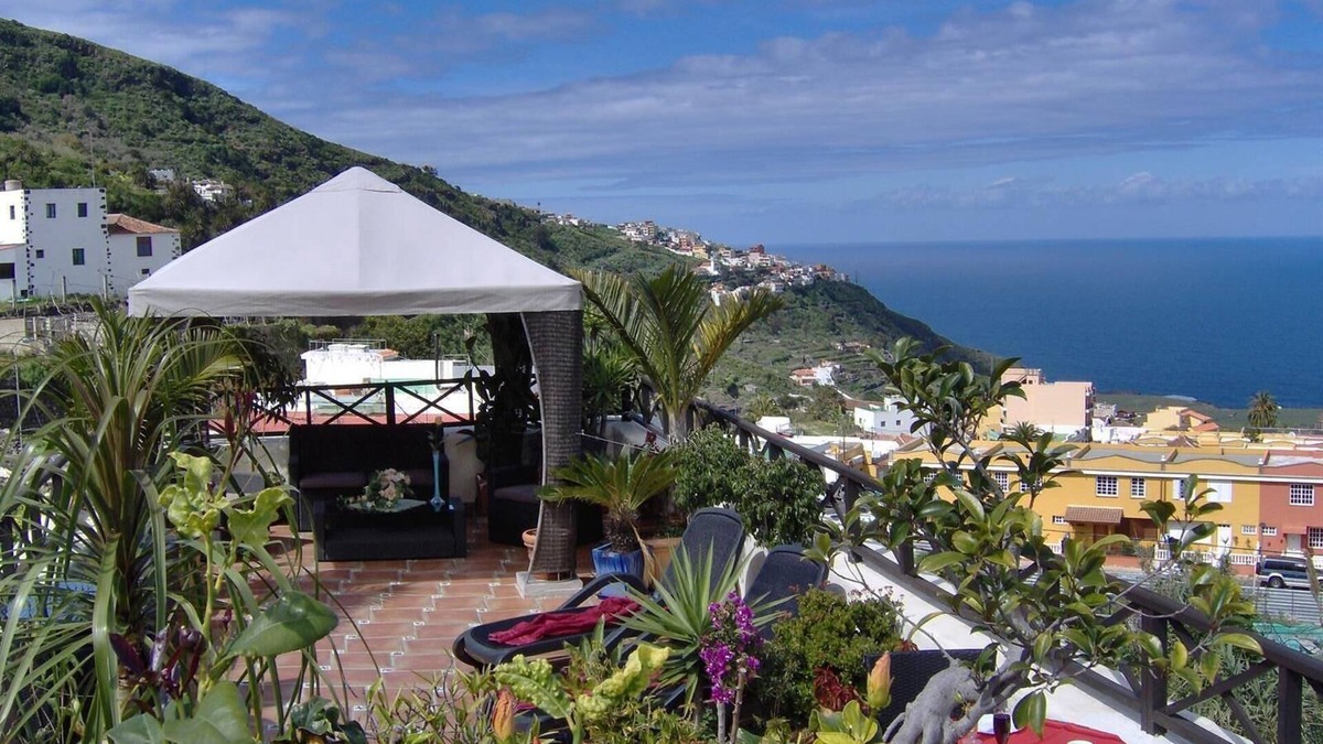 El Guincho Apartment | Holiday flat "Apartamentos Monasterio de San Antonio No. 6" with wifi - Adults only