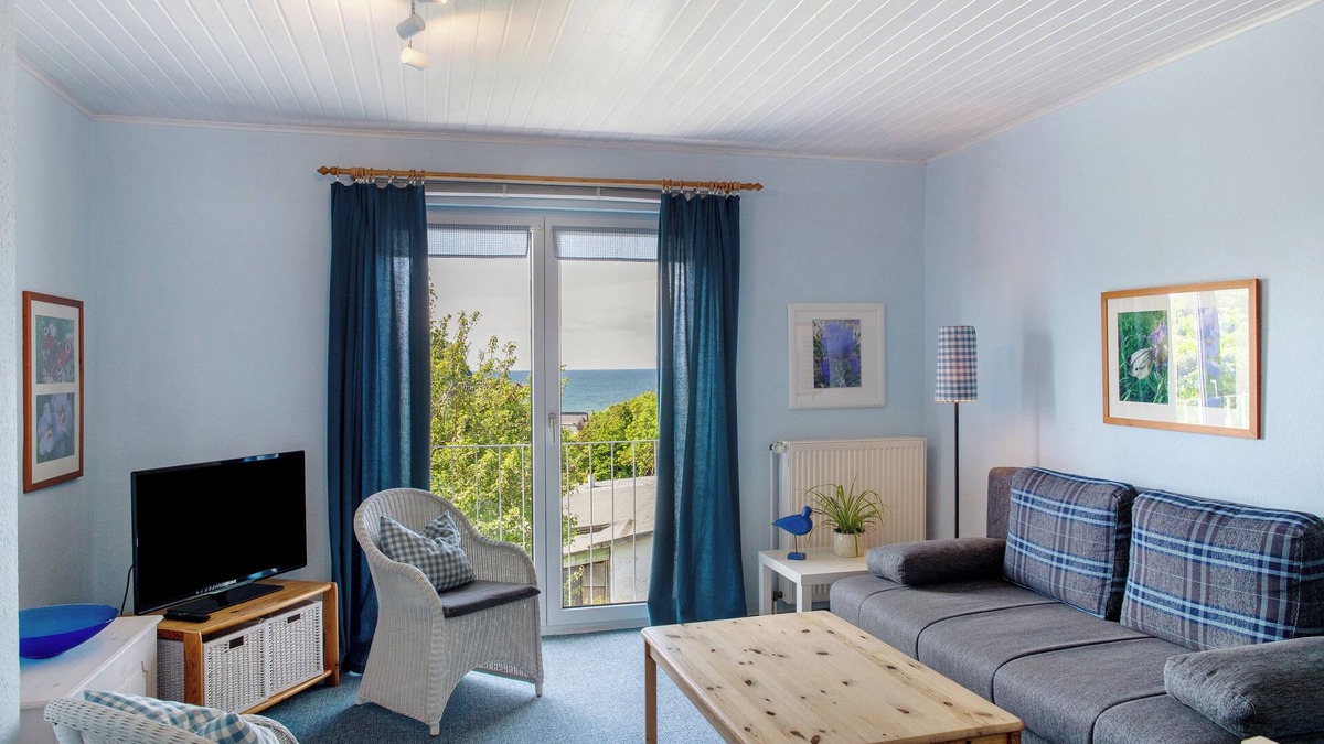Meschendorf Apartment | Holiday flat 'Möve ABA Apartment 44' with sea view, communal garden and WiFi