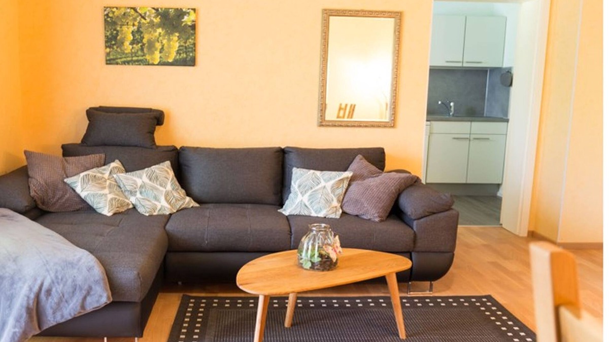 Iphofen Apartment | Holiday flat ‘Silvaner’ with private balcony, shared terrace and communal garden