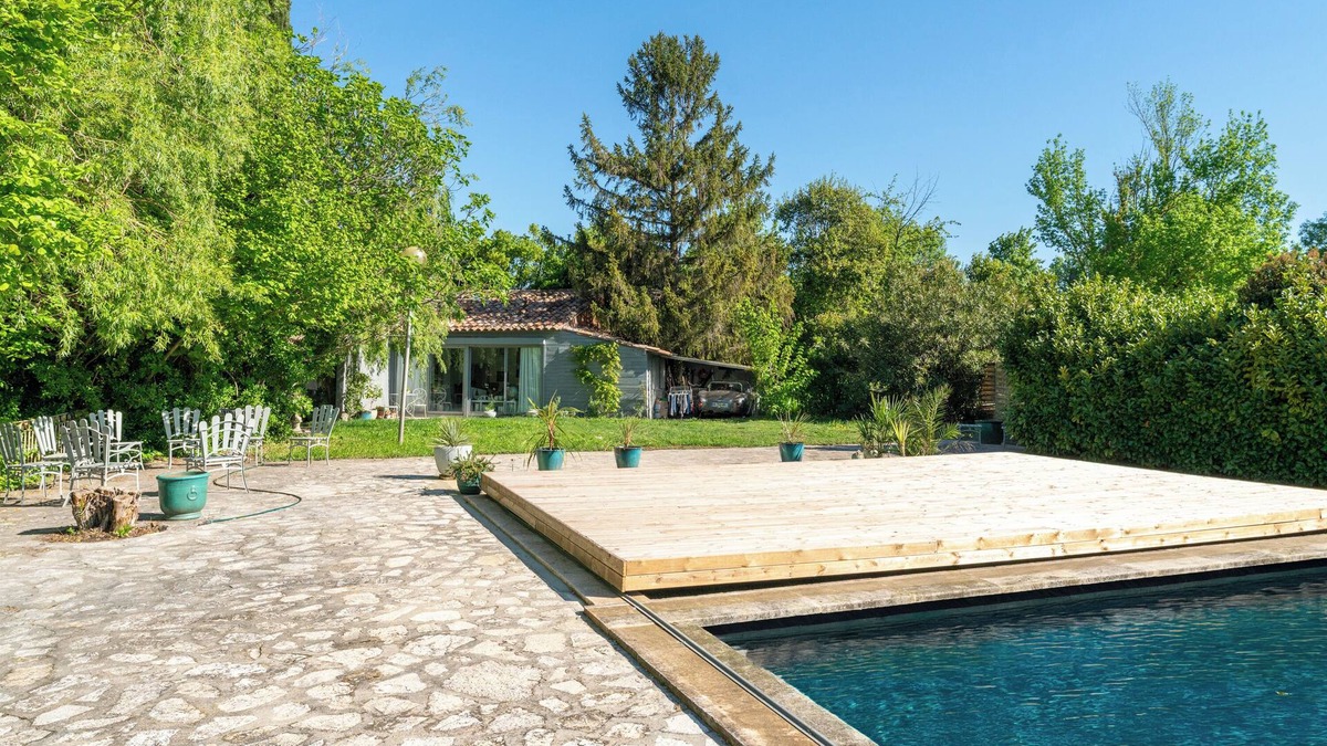 Chateauneuf-de-Gadagne House | Holiday Home 'En Bord De Sorgue' with Private Pool, Private Terrace and Wi-Fi