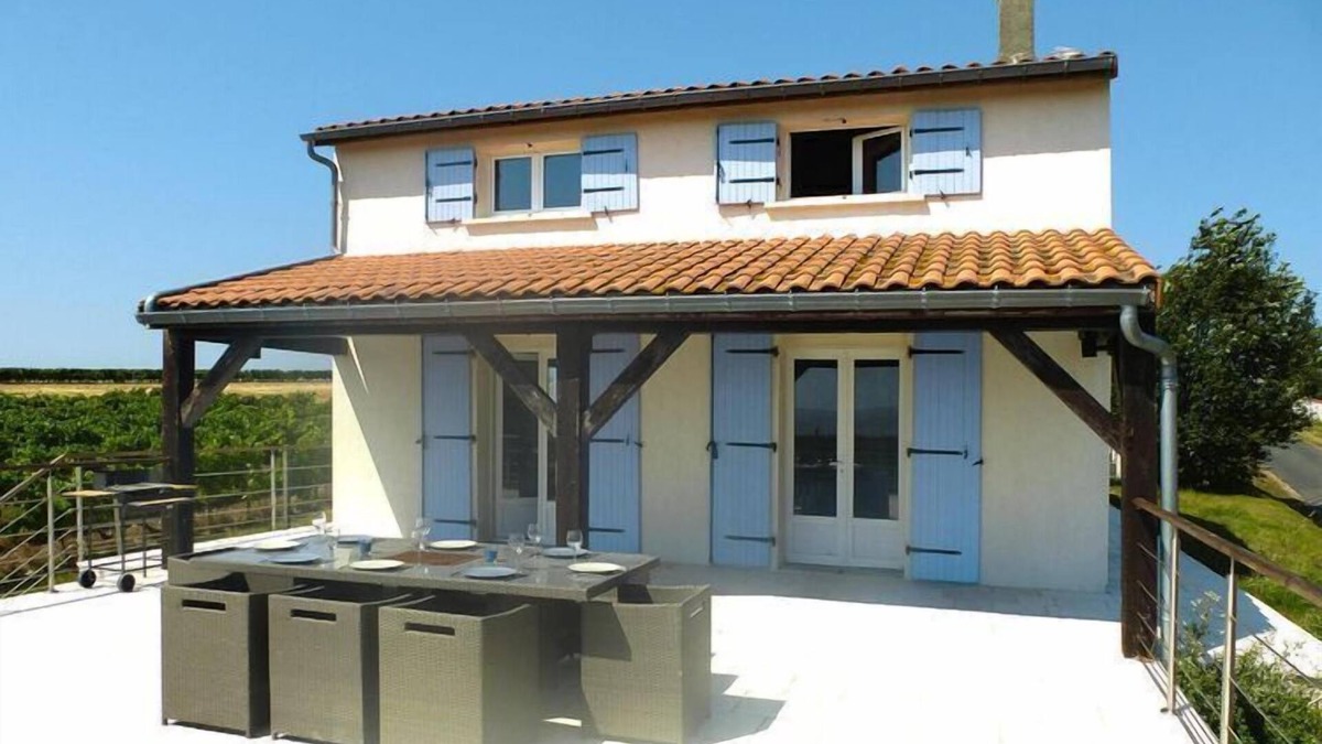 Chenac-Saint-Seurin-d'Uzet House | Holiday Home in Chenac with Stunning Terrace Views