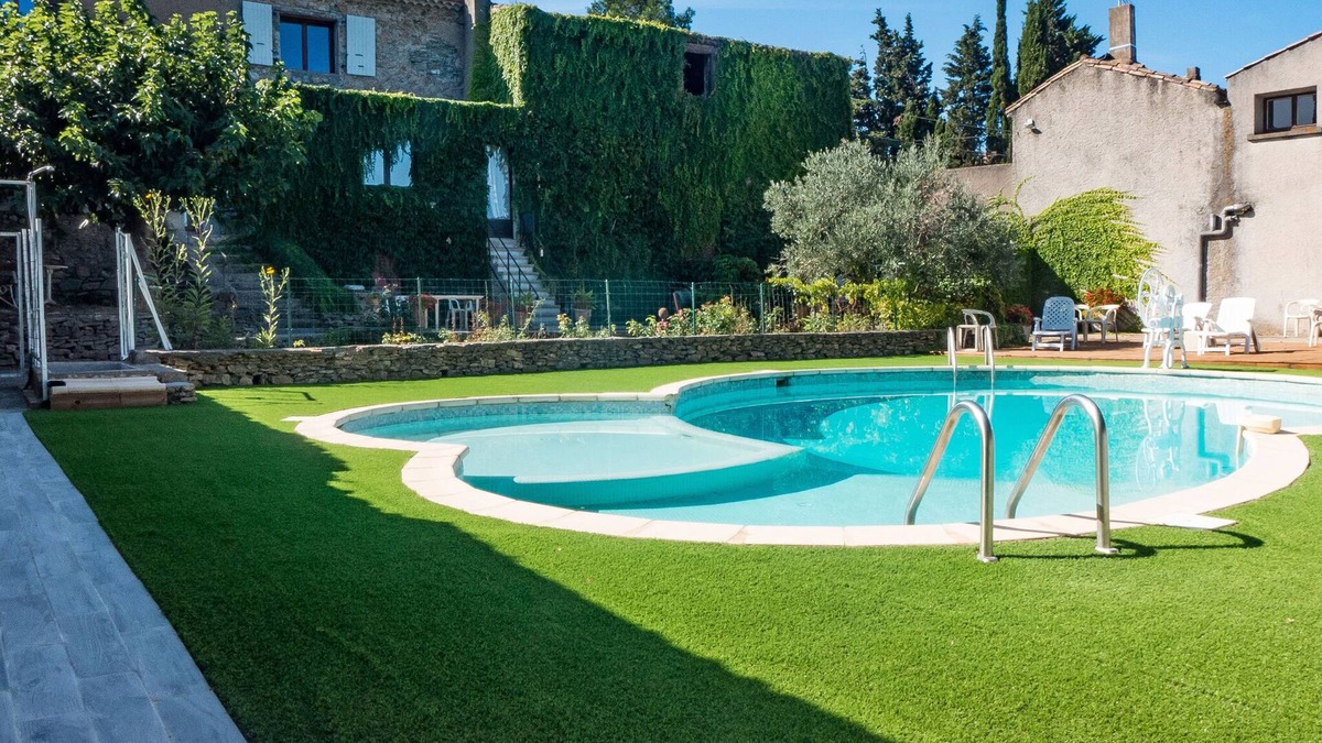 Montbrun-des-Corbieres House | Holiday Home in Montbrun with Pool & Vineyards