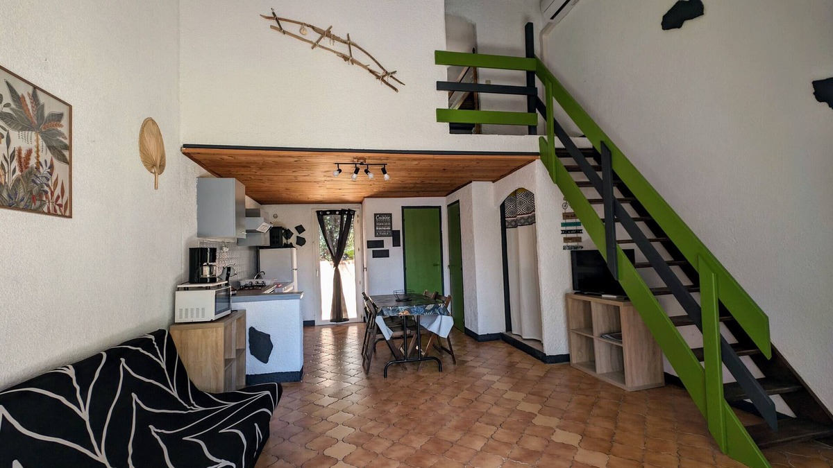 Roquefort-des-Corbieres House | Holiday Home 'La Capelle 4 Personnes 349' with Shared Pool, Wi-Fi and Air Conditioning