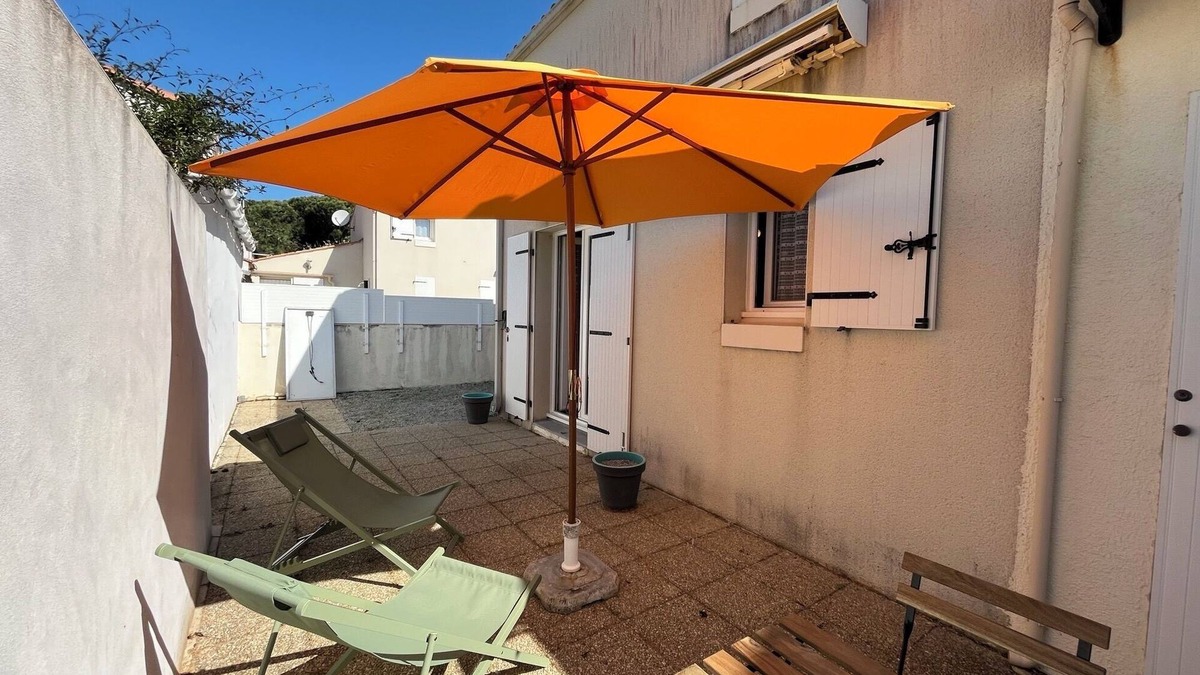 Domino House | Holiday Home 'Résidence Les Emeraudes N°4' with Private Terrace