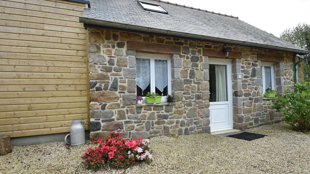 Saint-Gilles-les-Bois House | Holiday Home Saint-Gilles near Beach