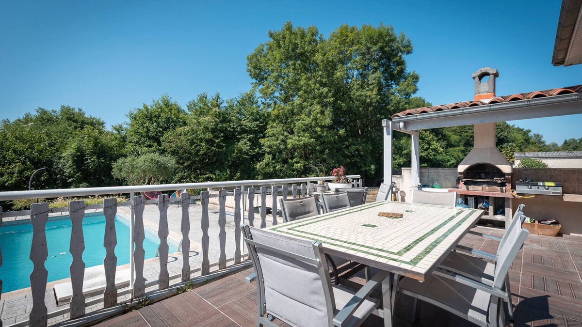 Saint-Laurent-de-Neste House | Holiday Home 'Maison Zoé' with Private Pool, Private Terrace and Wi-Fi