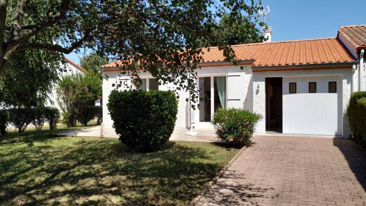 Saint-Vincent-sur-Jard House | Holiday house near the sea