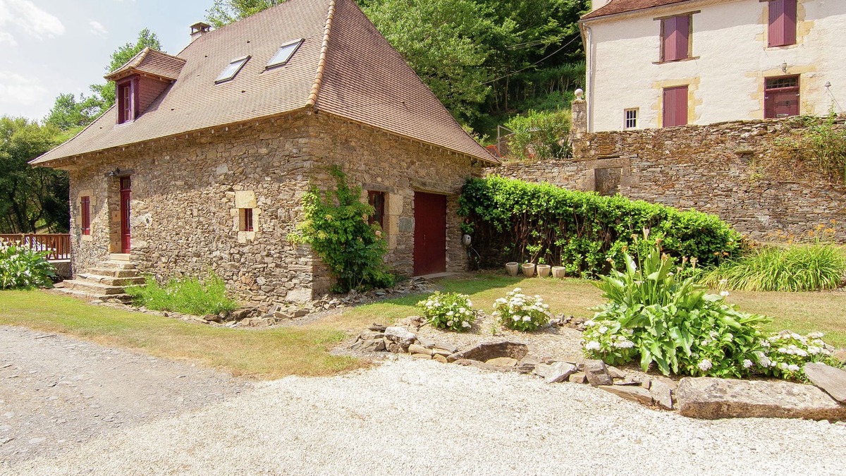 Saint-Medard-d'Excideuil House | Holiday home near river with pool