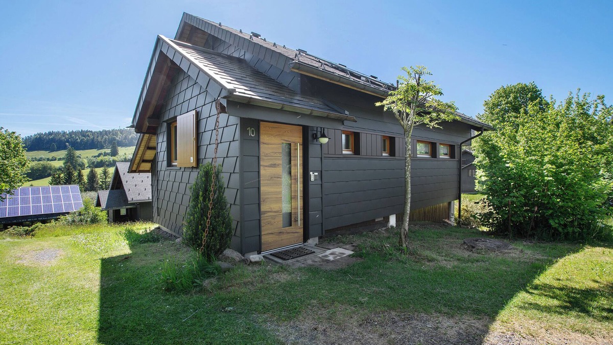 Bernau House | Holiday Home '10 Rechbergblick' with Private Terrace, Shared Garden and Wi-Fi