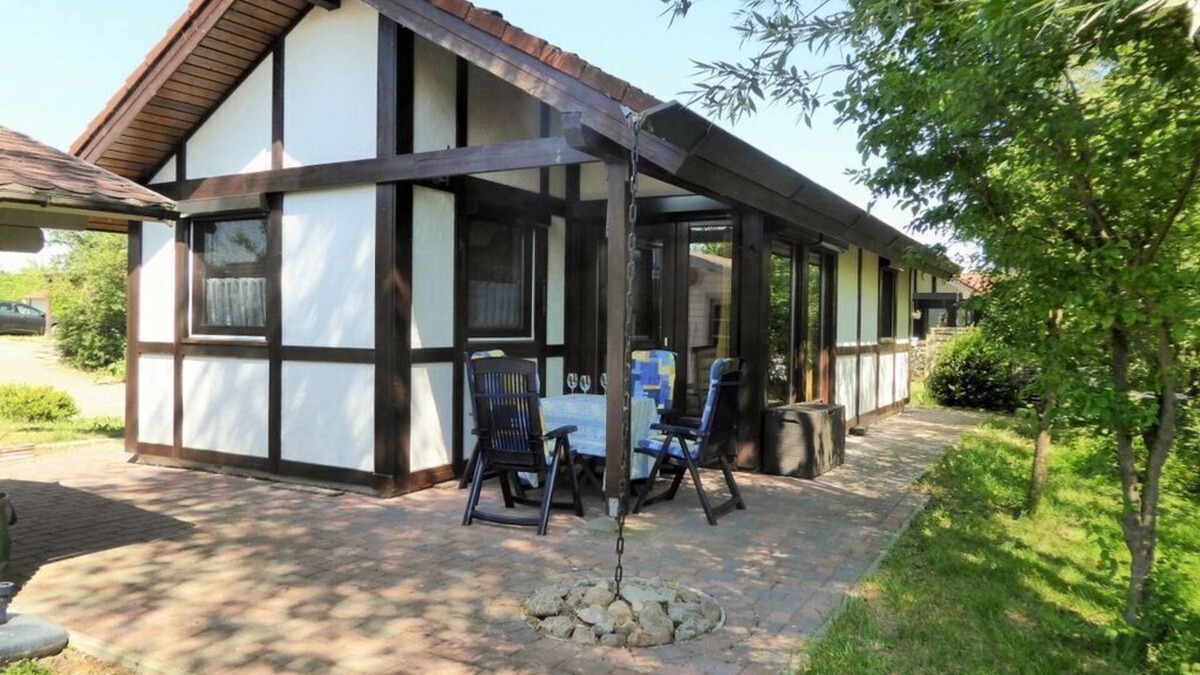Hollern House | Holiday home by the pond