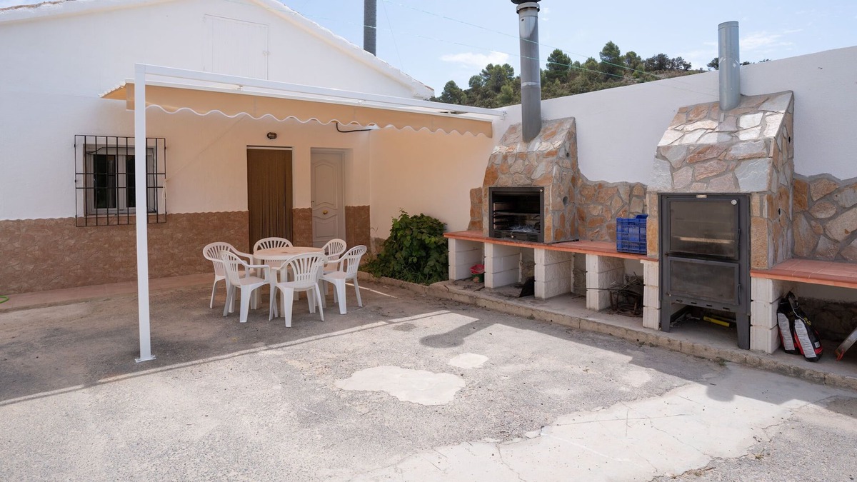 Oria House | Holiday home communal heated swimming pool