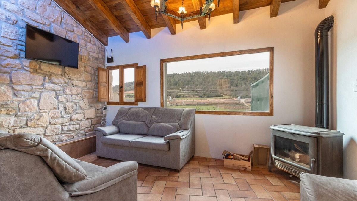 Els Omells De Na Gaia House | Holiday Home 'Casanellas' with Mountain View, Private Garden and Wi-Fi