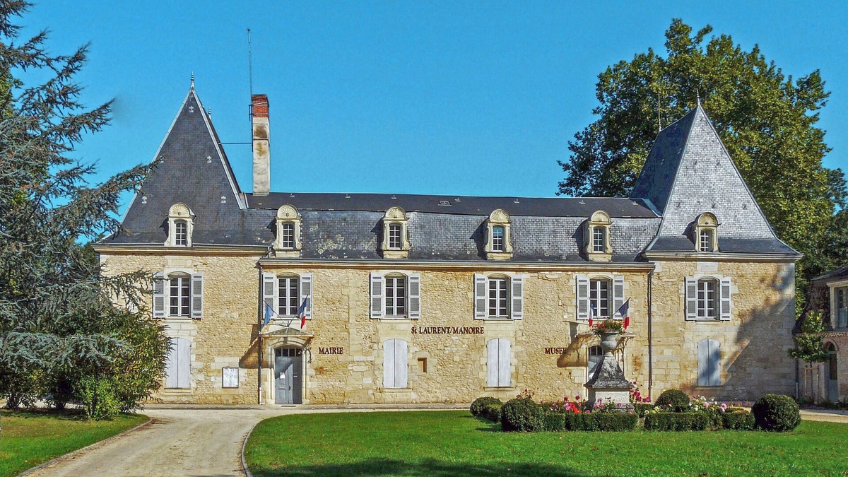 Sainte-Marie-de-Chignac House | Holiday Home 'Pavillon À St Laurent Sur Manoire' with Private Terrace