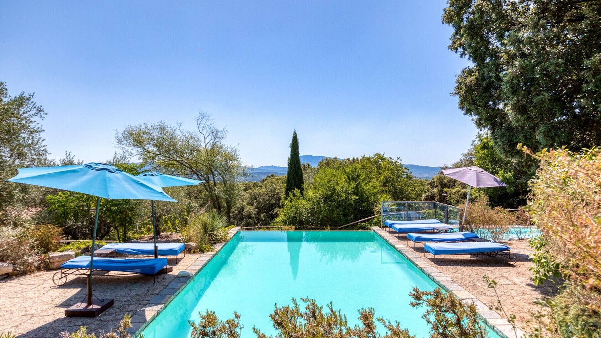 Notre-Dame-de-Londres House | Holiday Home 'La Tour' with Shared Pool, Private Terrace and Wi-Fi