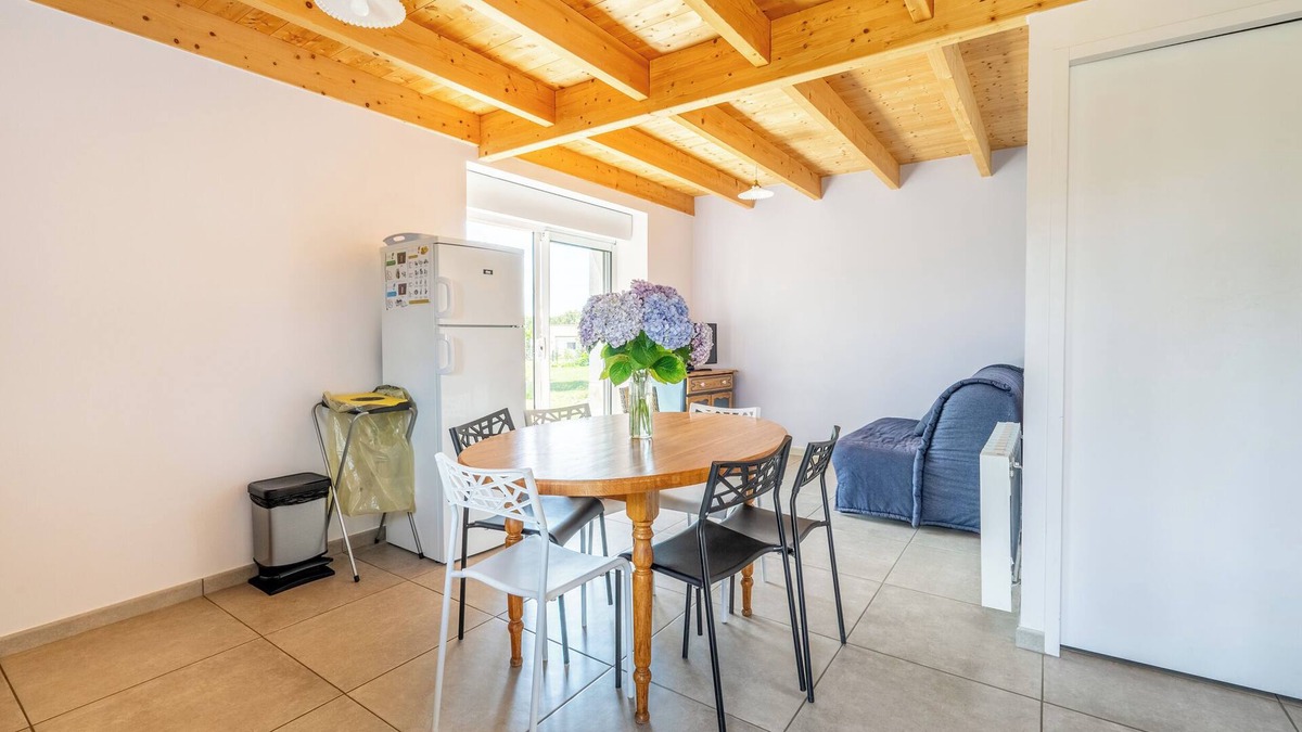 Saint-Etienne-du-Bois House | Holiday Home 'Petit Gîte La Clé Des Champs' with Private Terrace and Private Garden