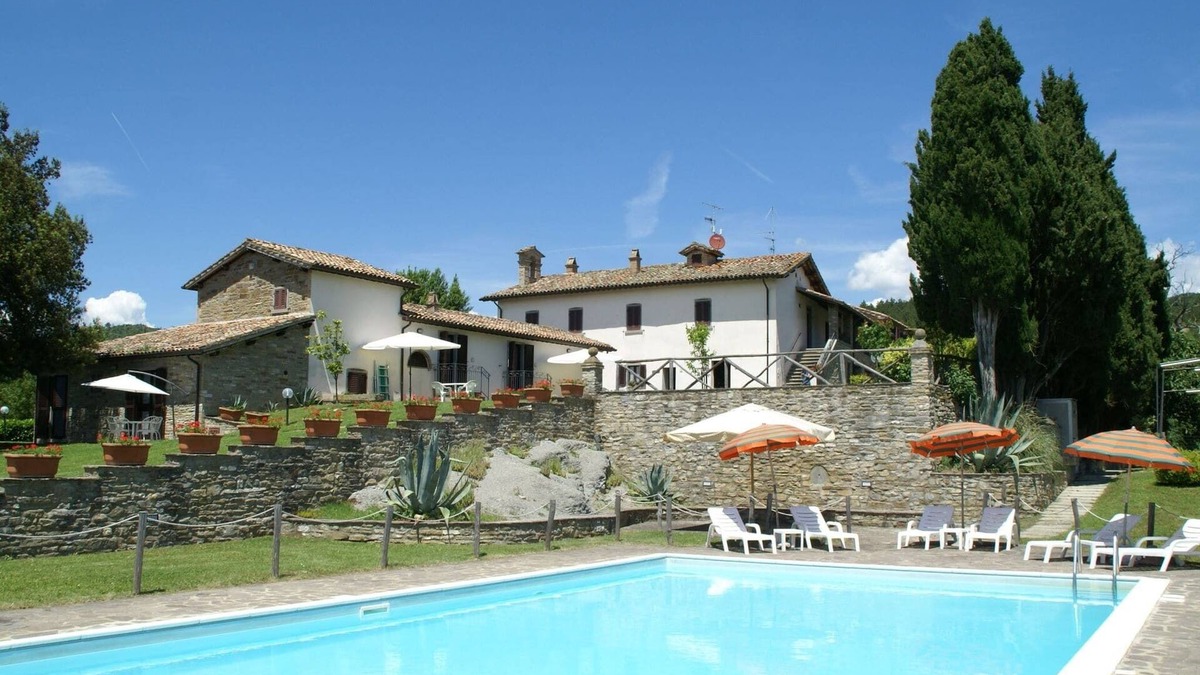 Fraccano House | Holiday Home in Città di Castello with Pool