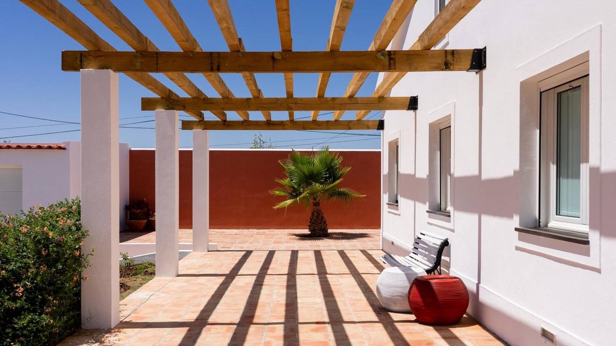 Reguengos de Monsaraz House | Holiday Home 'Courela Da Lameira' with Private Terrace, Wi-Fi and Air Conditioning
