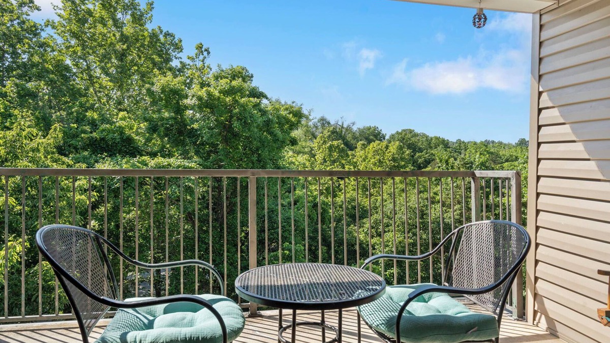 Branson Condo | Holiday Hills Getaway | Branson | Golf Resort | Outdoor pools