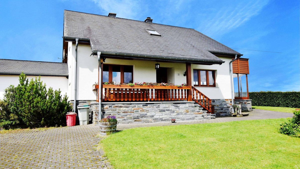 Schoenberg House | Holiday Home in Schצnberg with Jacuzzi