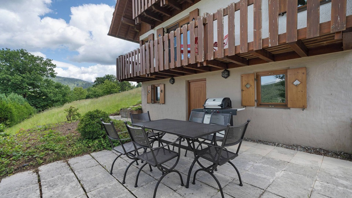 Haslach im Kinzigtal House | Holiday Home 'Rotkreuz' with Mountain View, Private Terrace and Wi-Fi