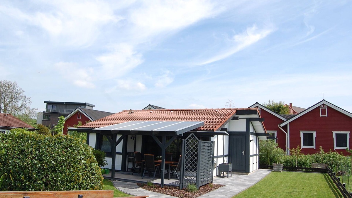 Hollern House | Holiday Home 'Ferienhaus Elb-diek' with Private Terrace, Private Garden and Wi-Fi