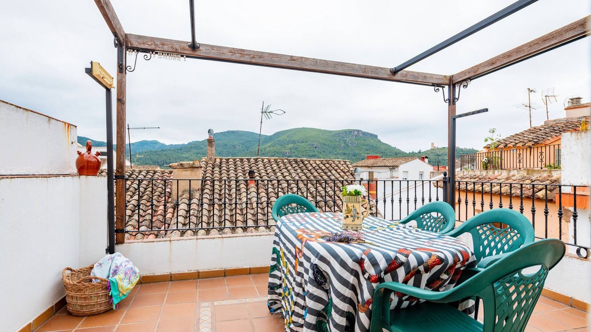 Algimia de Almonacid House | Holiday Home 'La Casita De La Dormilona' with Mountain View, Wi-Fi and Air Conditioning