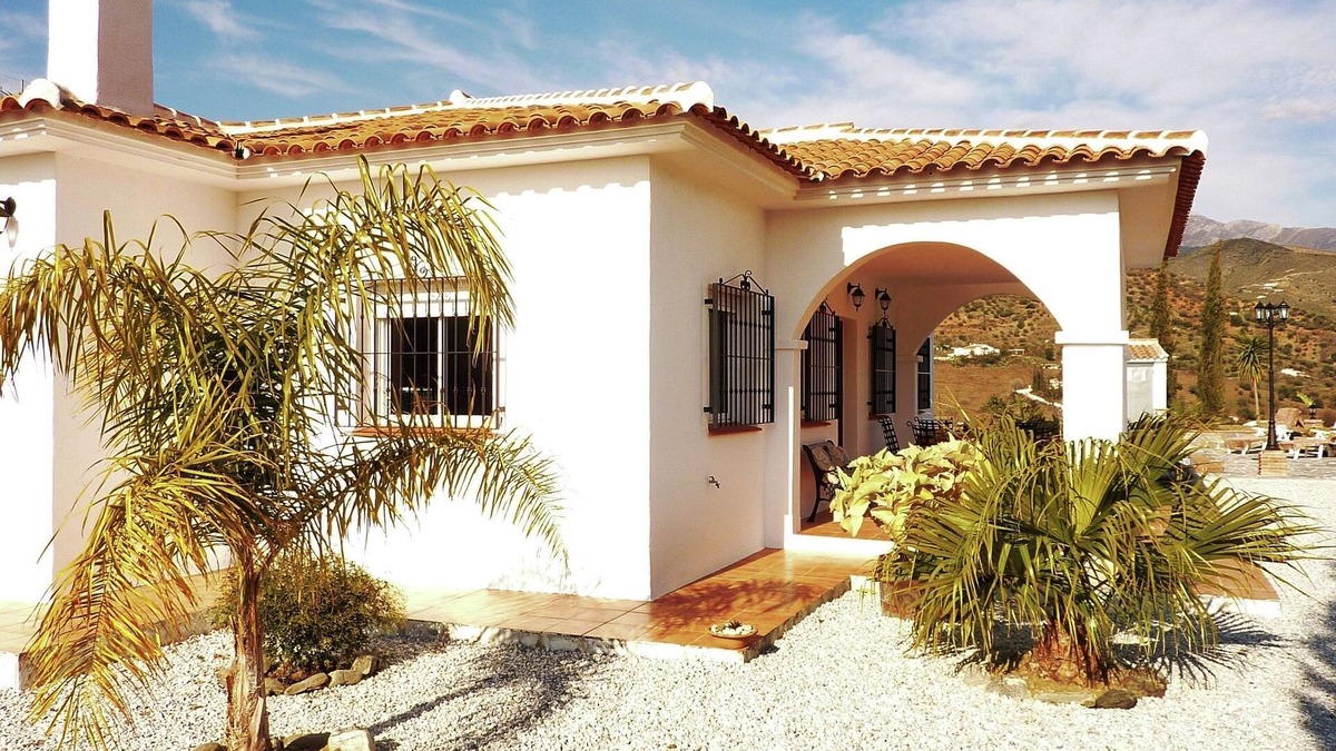 Canillas de Aceituno House | Holiday Home in Canillas near Beach