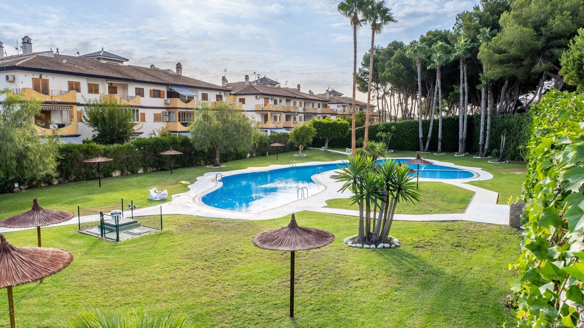 Pueblo Latino House | Holiday Home "Casa Reina" with Shared Pool & Wi-Fi