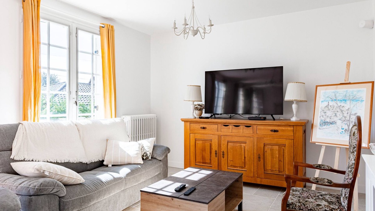 Coulounieix-Chamiers House | Holiday Home 'La Parenthèse Enchantée' with Private Terrace, Private Garden and Wi-Fi