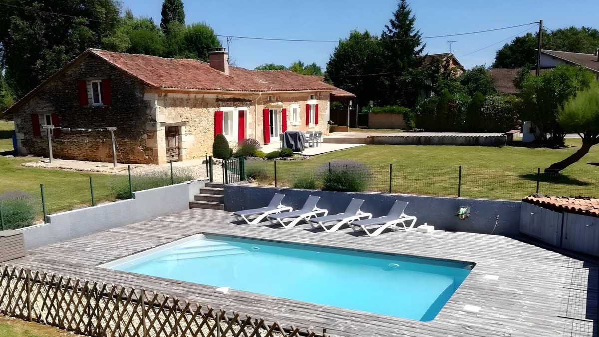 La Chapelle-Gonaguet House | Holiday Home 'In Perigord' with Private Pool, Shared Terrace and Wi-Fi