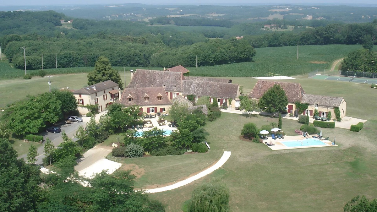 Sainte-Foy-de-Longas House | Holiday Home 'Le Vannier' with Shared Garden and Wi-Fi