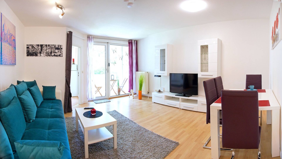 Mitte Apartment | Holiday Ho. in Saarbrücken 5 min. z. Central Station i. the pedestrian zone