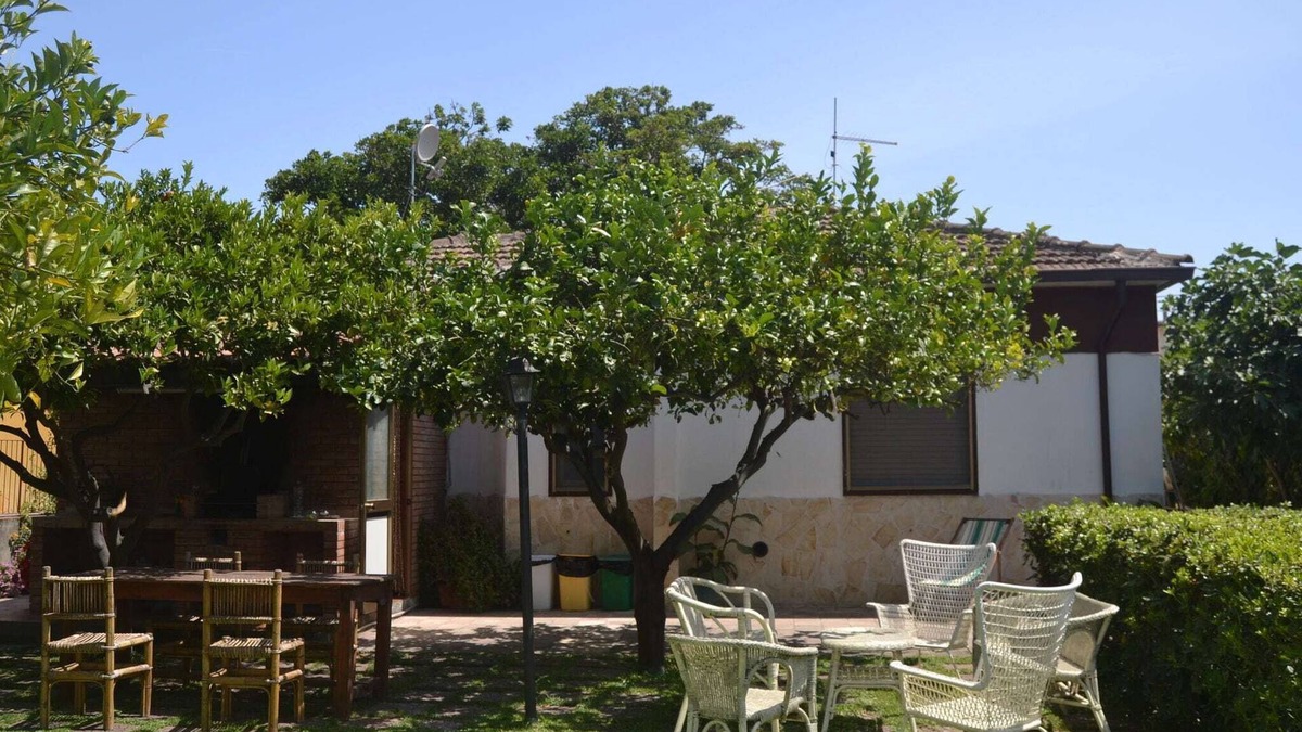Agnone Bagni House | Holiday Home Agnone Bagni by Beach