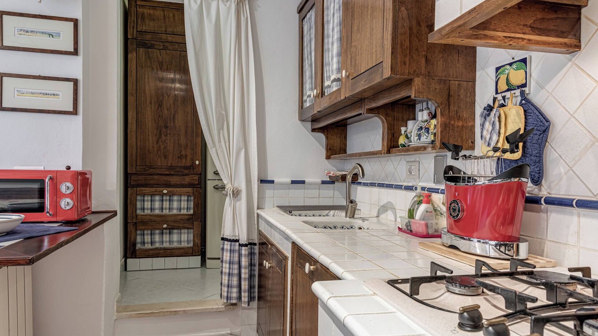 Magliano House | Holiday Home 'Poggio Dei Carli' with Private Garden, Wi-Fi and Air Conditioning