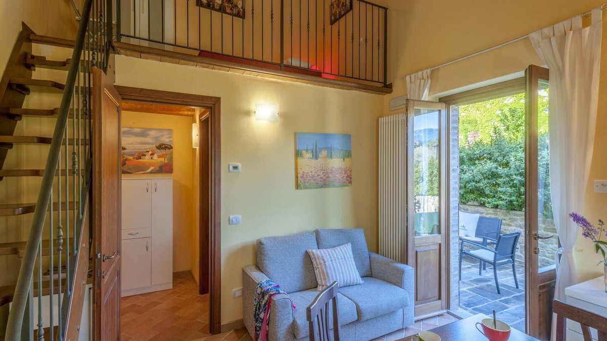 Belforte allʼIsauro Apartment | Holiday Home in Belforte with Pool
