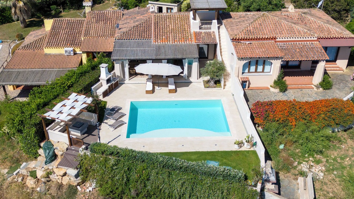 Punta De Su Turrione House | Holiday Home 'Flora Sea View' with Sea View, Wi-Fi and Air Conditioning
