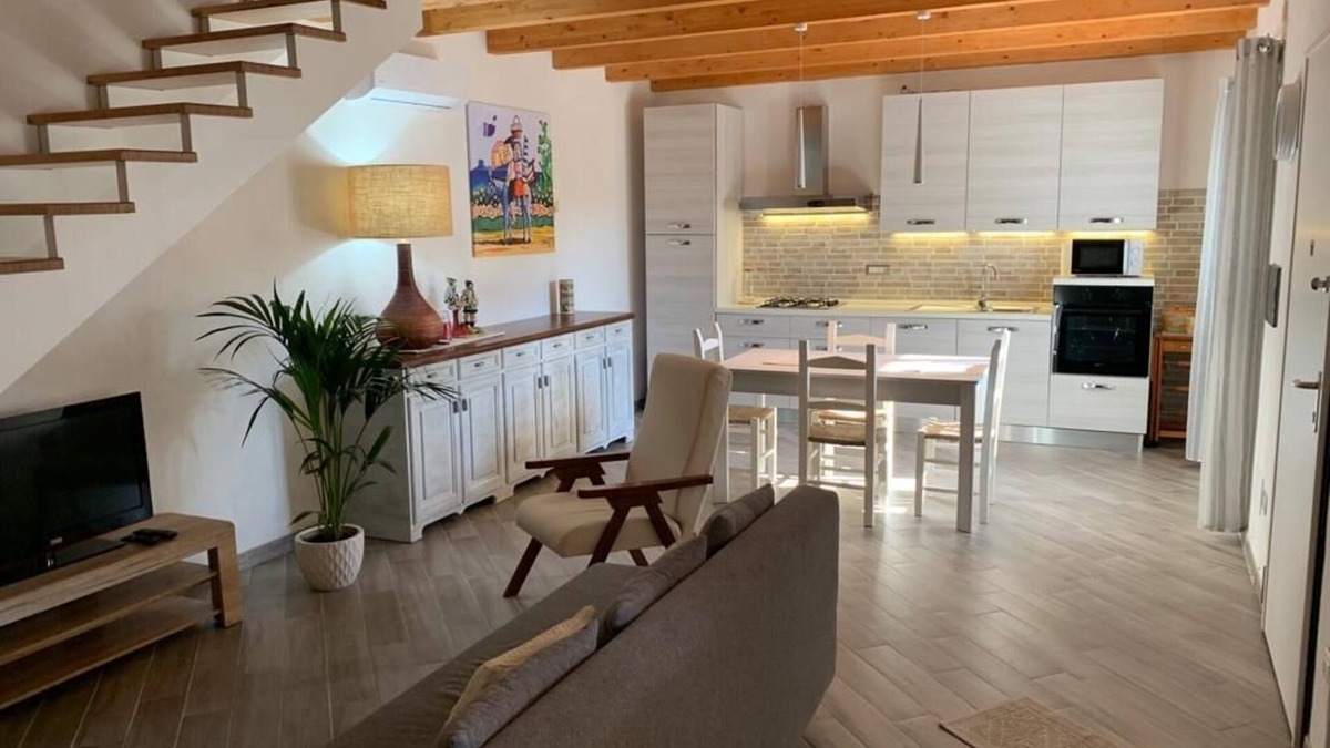 San Giovanni Suergiu House | Holiday Home 'Domu Quesada' with Private Terrace, Wi-Fi and Air Conditioning