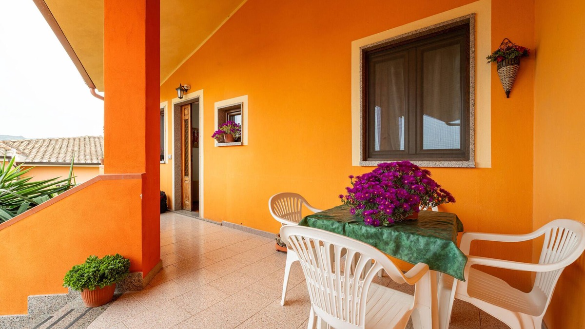 San Giovanni Suergiu House | Holiday Home 'Gaia Casa Vacanze' with Private Terrace, Balcony and Air Conditioning