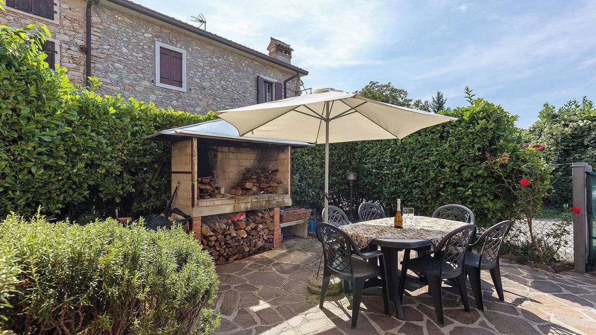 San Zeno di Montagna House | Holiday Home 'Villetta Singola' with Lake View, Private Terrace and Wi-Fi