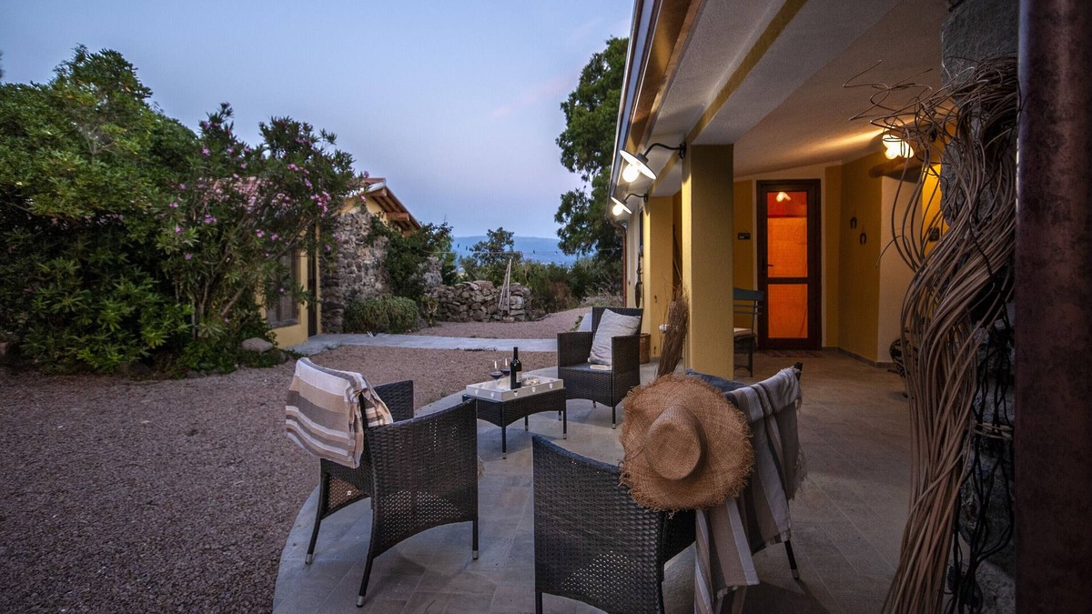 Santa Maria Coghinas House | Holiday Home 'Lo Stazzu Di Multa Bianca' with Mountain View, Private Terrace and Wi-Fi