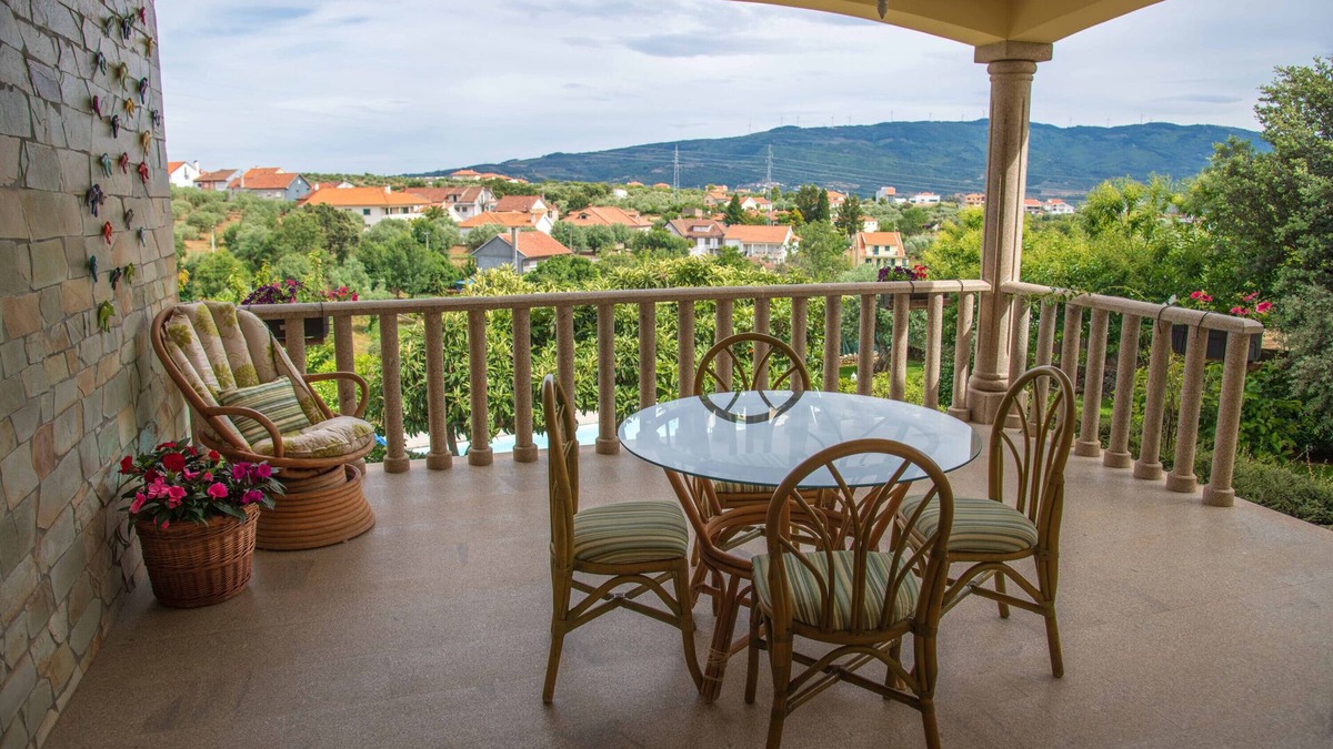 Macedo de Cavaleiros House | Holiday Home 'Recanto Transmontano' with Mountain View, Wi-Fi and Air Conditioning