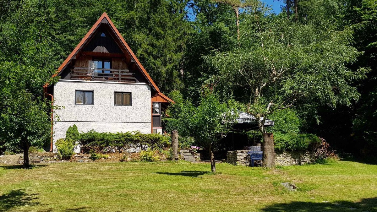 Hluboka nad Vltavou House | Holiday home with a wonderful view in the garden