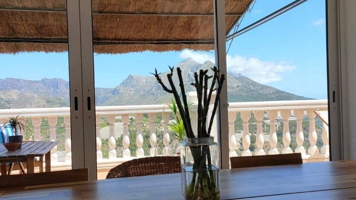 Callosa d' En Sarria House | Holiday Home 'Alonis Suites Premium Villas Onaer' with Private Pool, Private Terrace and Wi-Fi